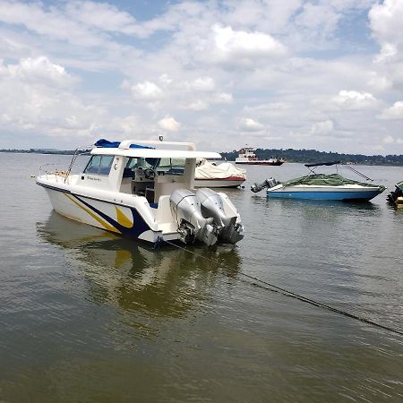 Migingo Suites Entebbe Exteriör bild