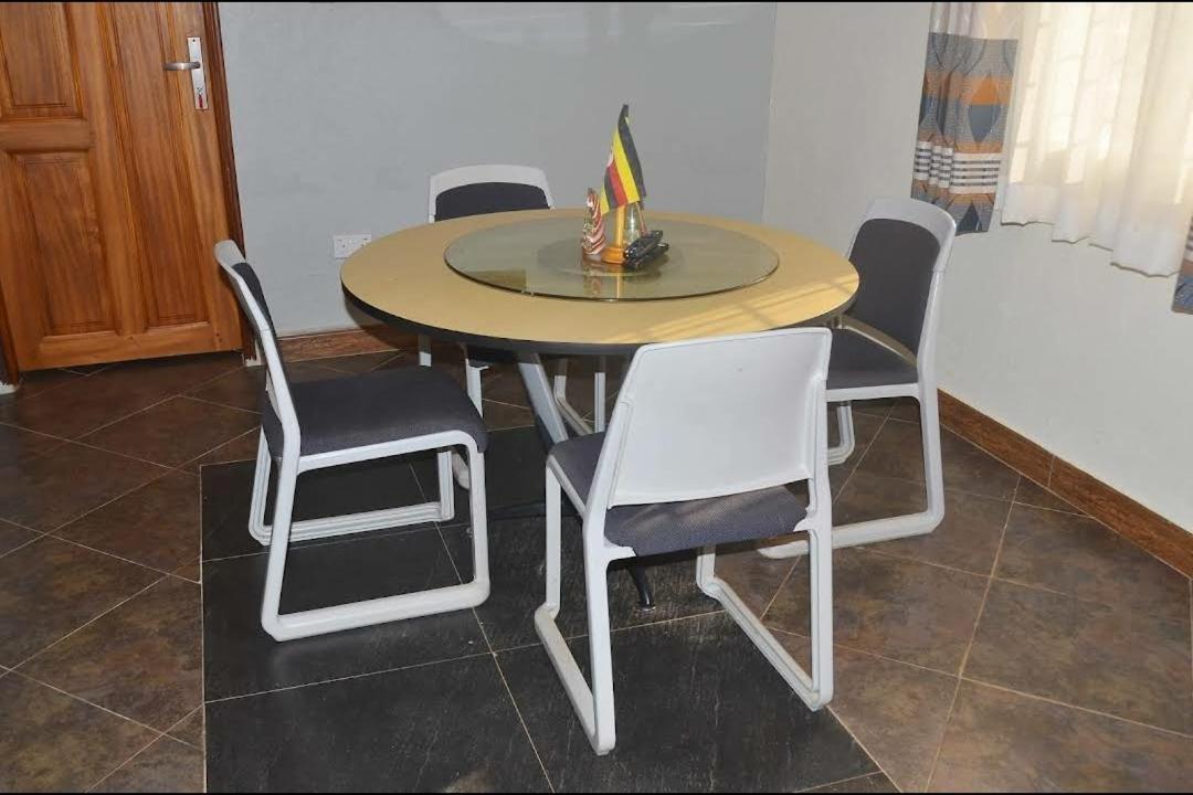 Migingo Suites Entebbe Exteriör bild