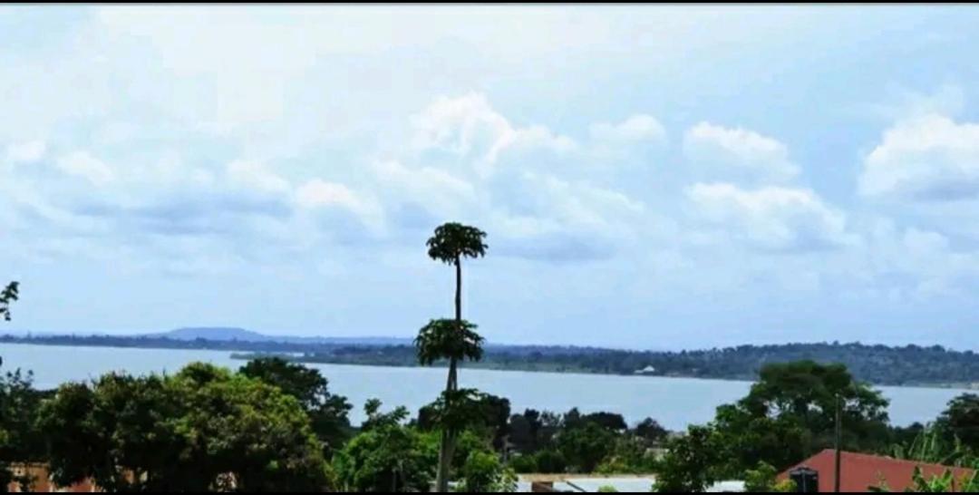 Migingo Suites Entebbe Exteriör bild