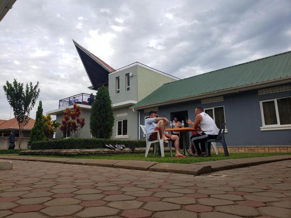 Migingo Suites Entebbe Exteriör bild