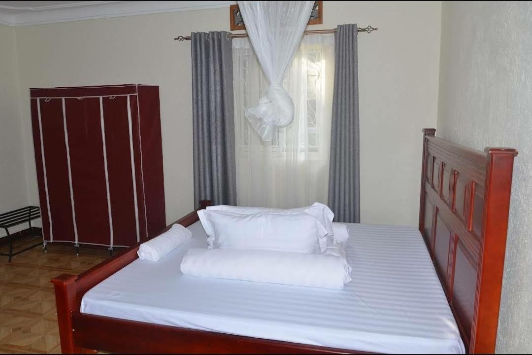 Migingo Suites Entebbe Exteriör bild