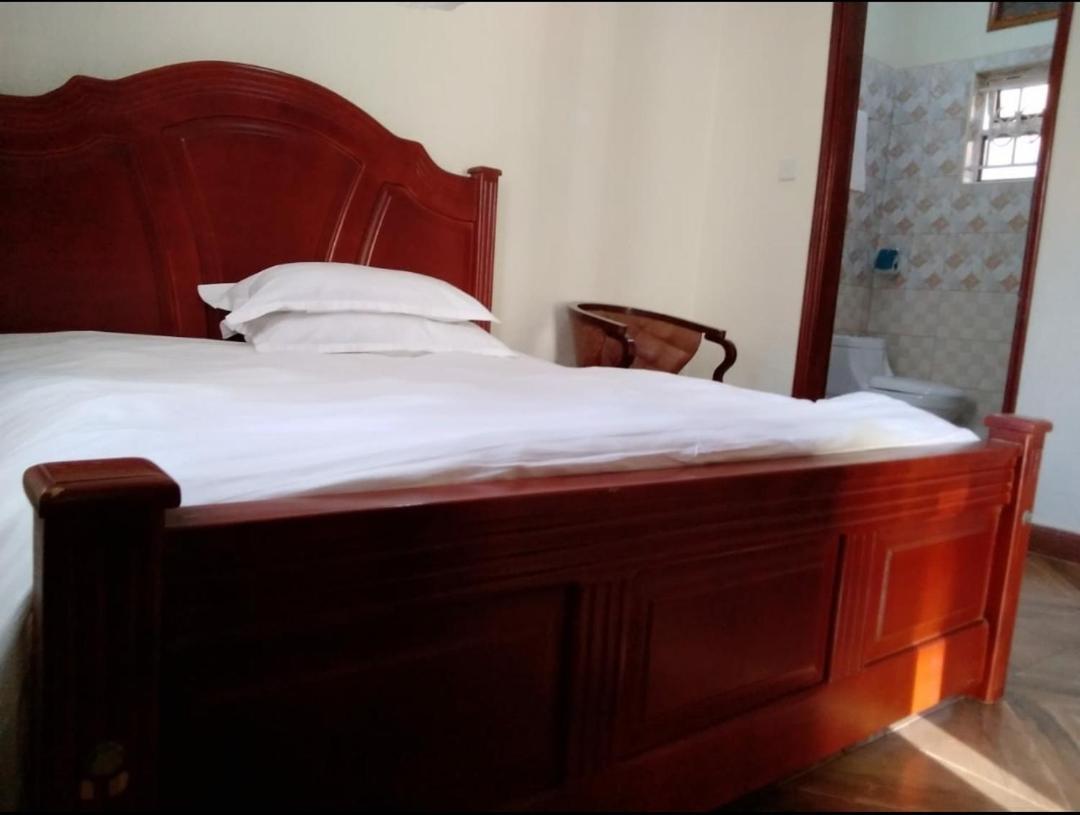 Migingo Suites Entebbe Exteriör bild