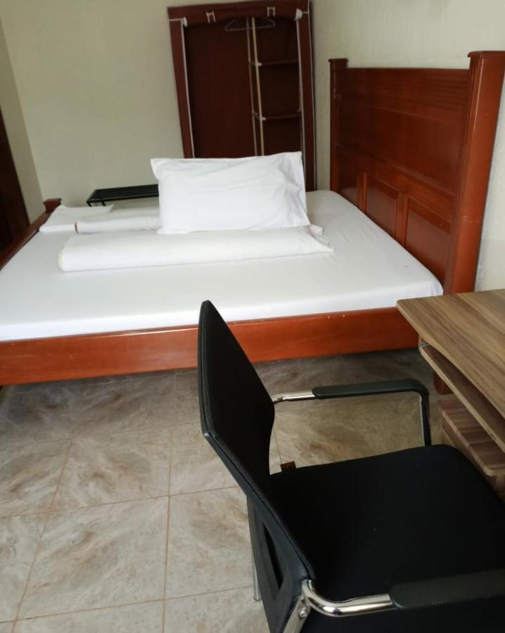 Migingo Suites Entebbe Exteriör bild