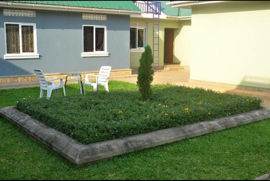 Migingo Suites Entebbe Exteriör bild