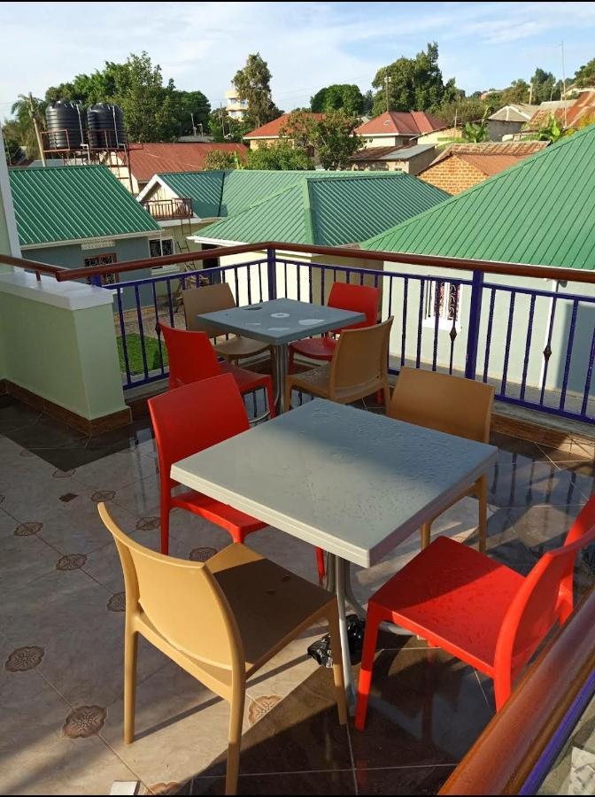 Migingo Suites Entebbe Exteriör bild