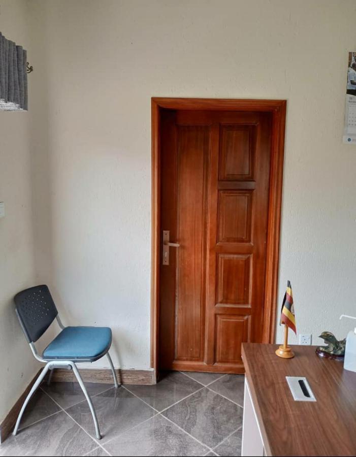 Migingo Suites Entebbe Exteriör bild