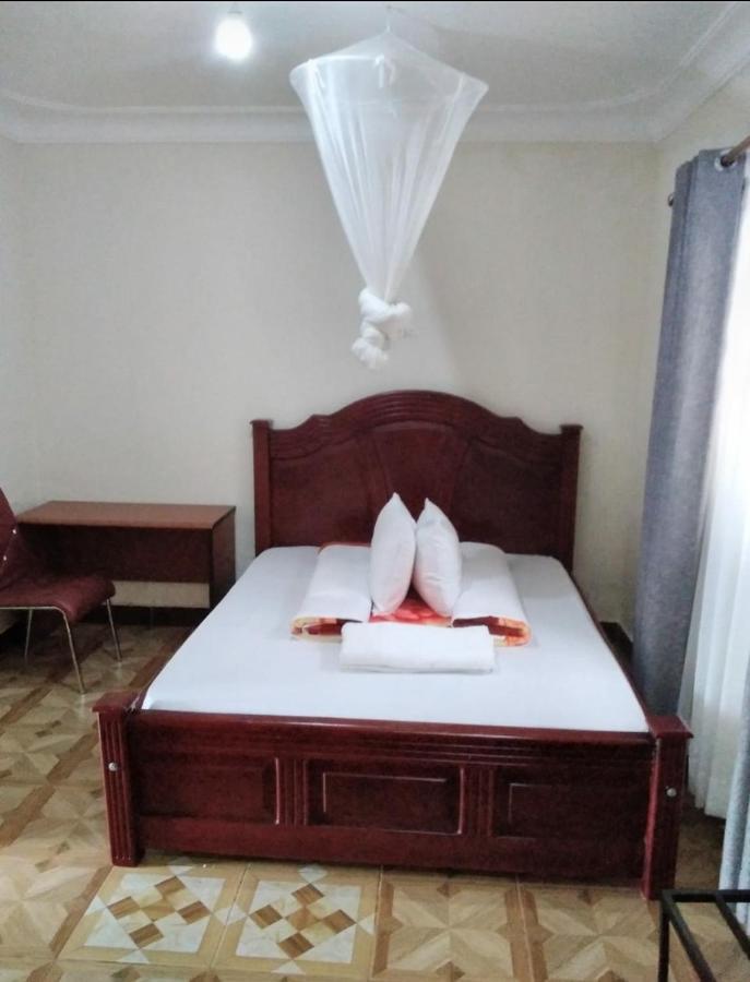 Migingo Suites Entebbe Exteriör bild