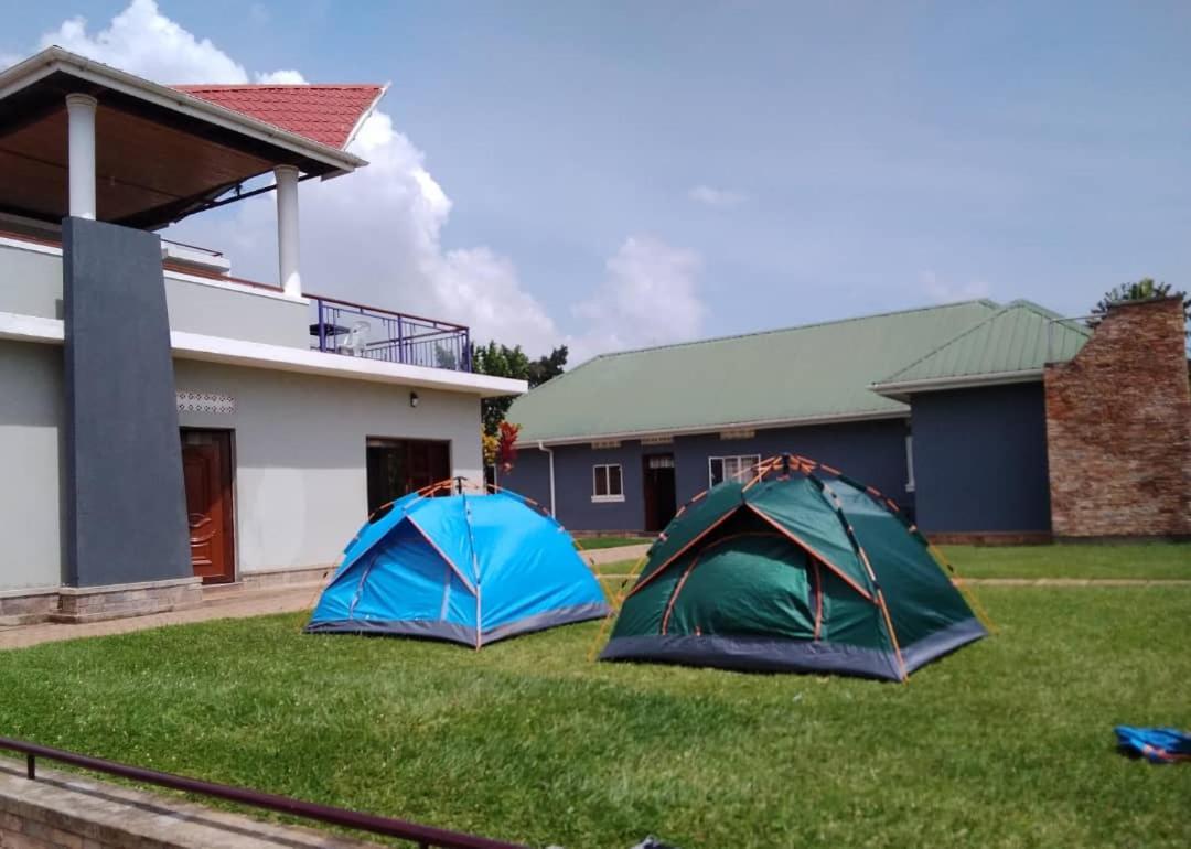 Migingo Suites Entebbe Exteriör bild