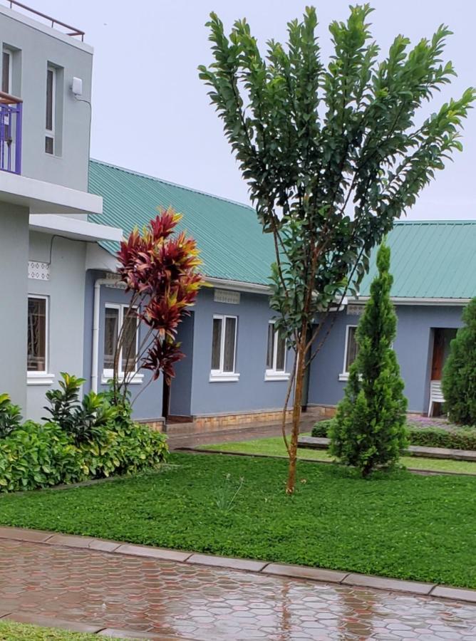 Migingo Suites Entebbe Exteriör bild